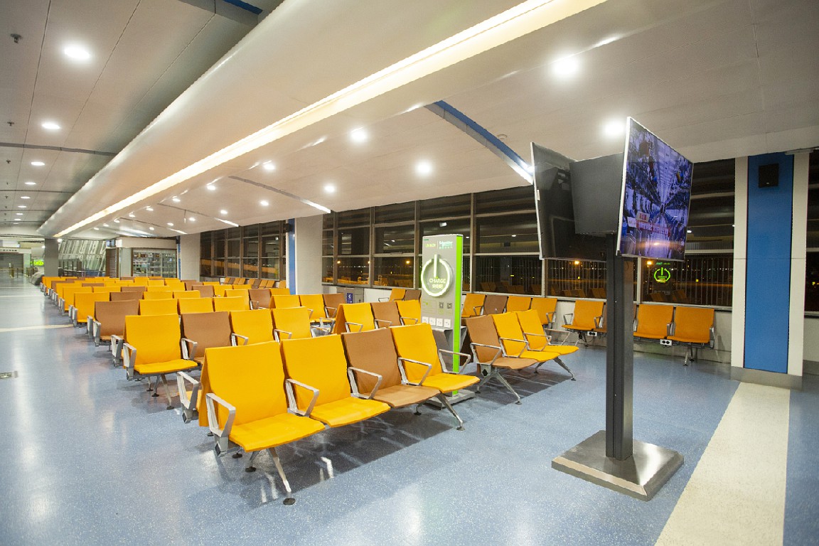 Airport waiting area seating 501Y 4