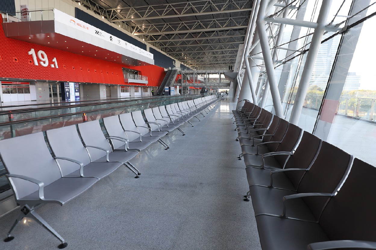 Airport waiting area seating 502Y 3